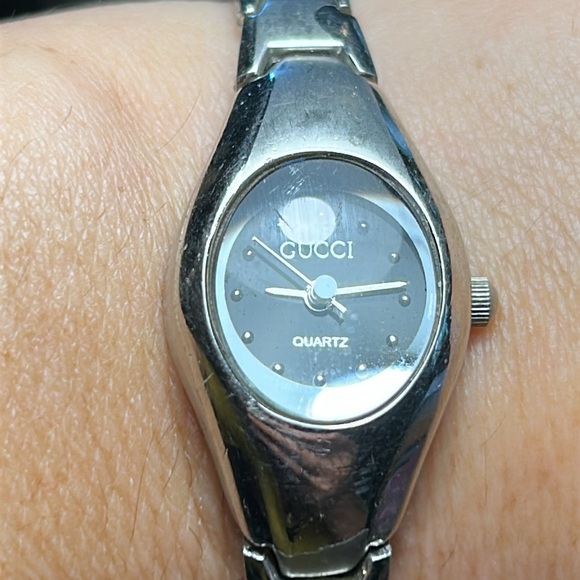 Gucci Vintage watch preloved GVC - Picture 1 of 11